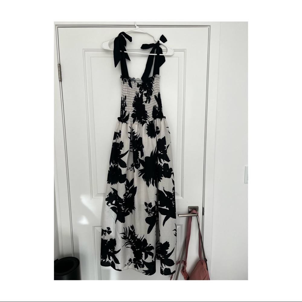 Sunday Up Large Smocked Max Dress - black & white flower pattern